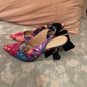 VERY cute bridesmaid shoes! Worn 4 hours only. Size 9.